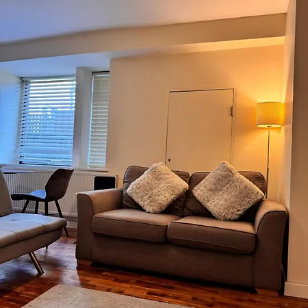 Bec Chambers-stone Apartment Leeds (West Yorkshire)